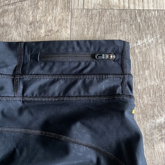 Lole Black Run Capri. - Picture 9 of 13